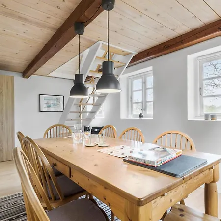 2 Bedroom Beautiful In Apartment *