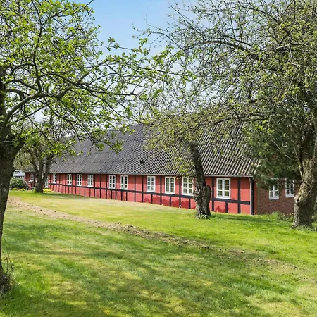2 Bedroom Beautiful In Apartment *