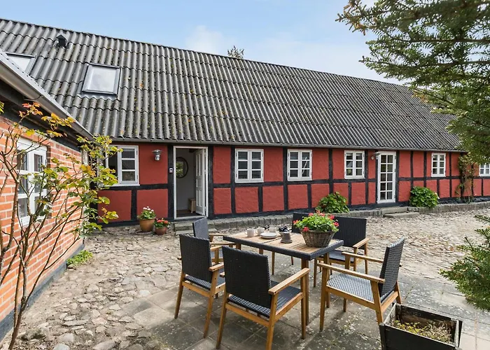 2 Bedroom Beautiful In Apartament Kolind